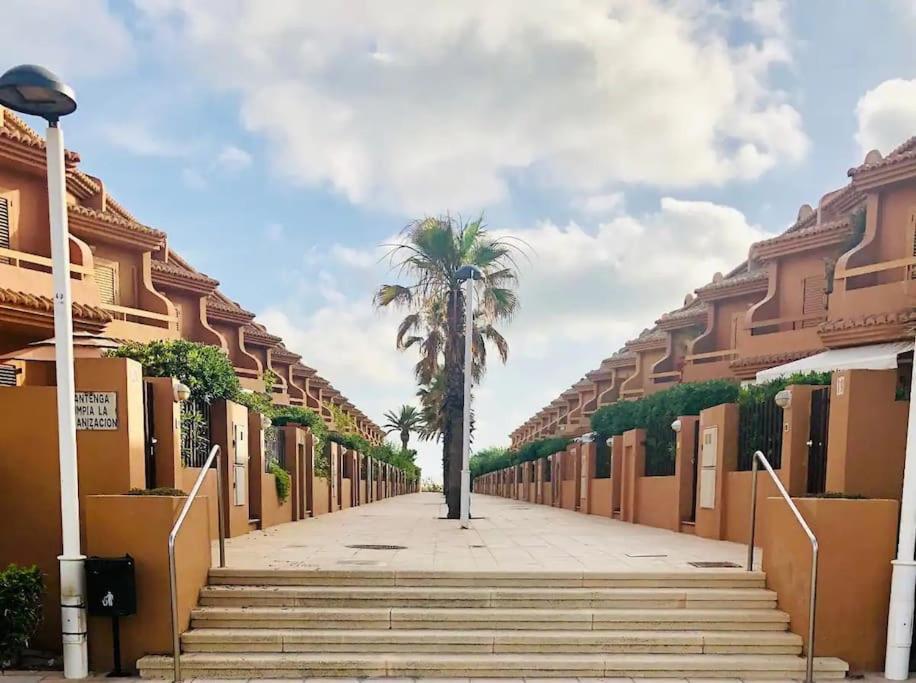 Chalet Adosado En La Playa De El Perellonet Con Piscina, Pista Tenis Walencja Zewnętrze zdjęcie