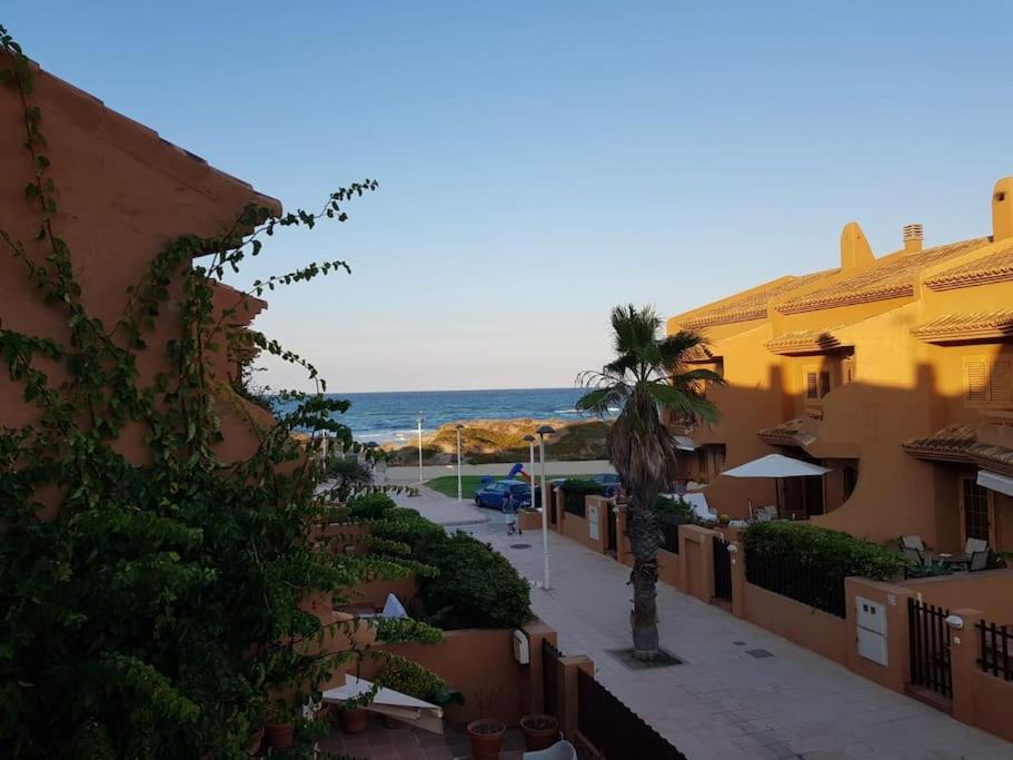 Chalet Adosado En La Playa De El Perellonet Con Piscina, Pista Tenis Walencja Zewnętrze zdjęcie