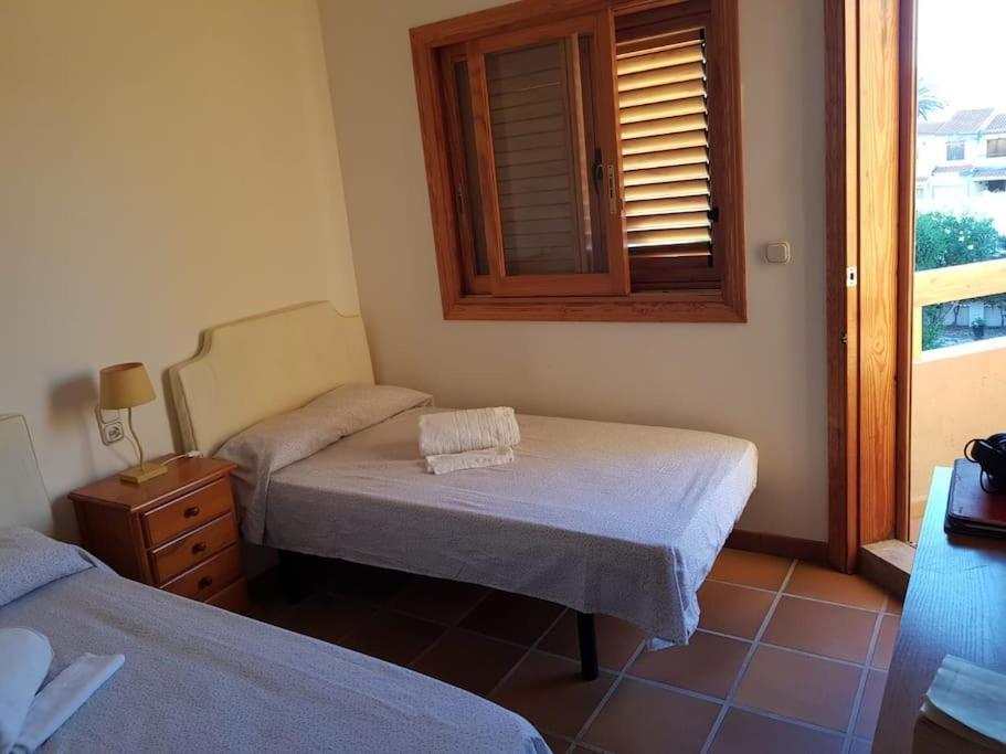 Chalet Adosado En La Playa De El Perellonet Con Piscina, Pista Tenis Walencja Zewnętrze zdjęcie