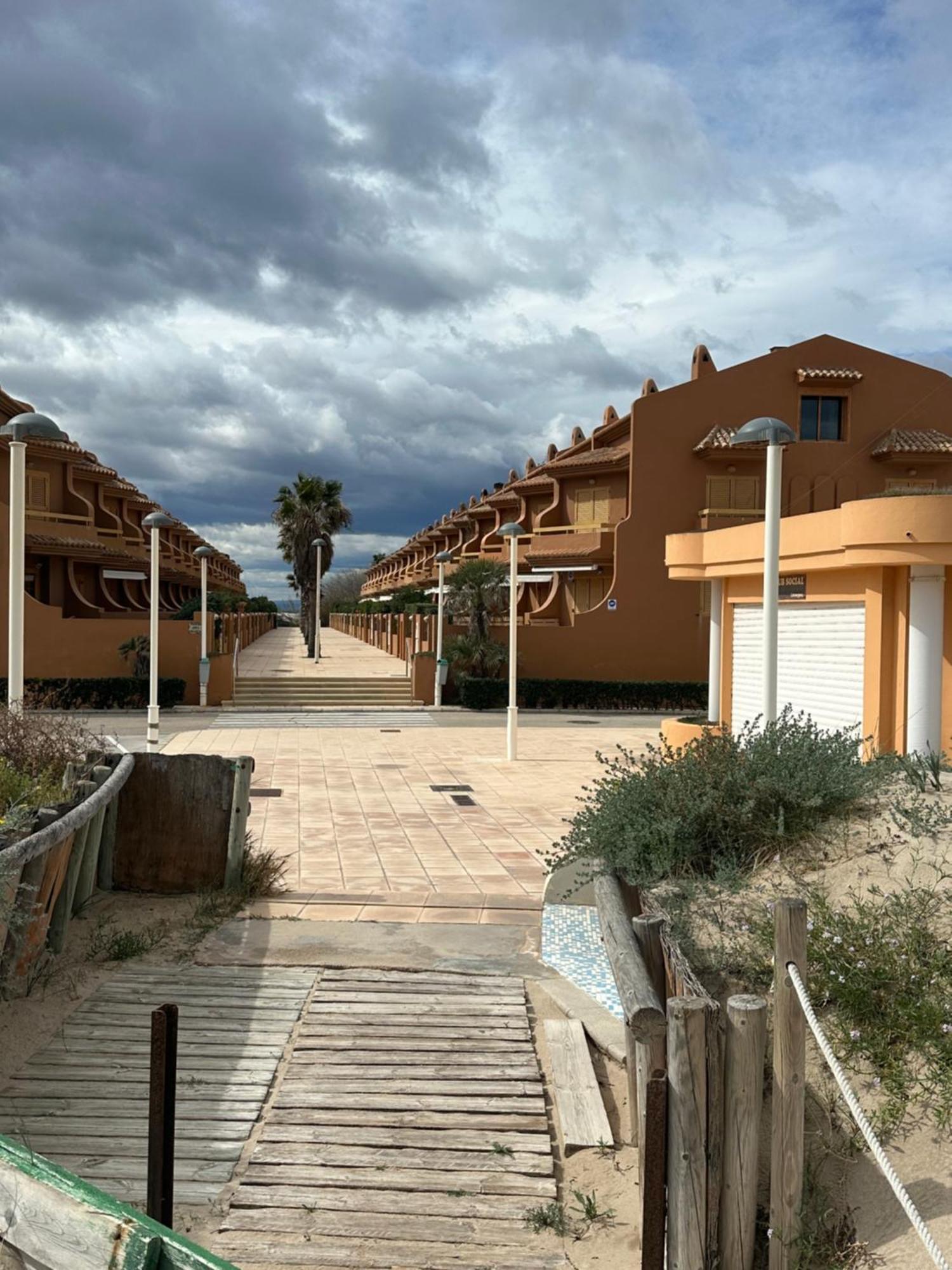 Chalet Adosado En La Playa De El Perellonet Con Piscina, Pista Tenis Walencja Zewnętrze zdjęcie